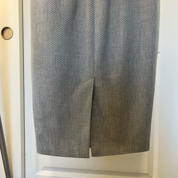 Ted Baker London Working Title Daizid Pleat Shoulder Peplum Dress Gray Size 2/US - Picture 7 of 10